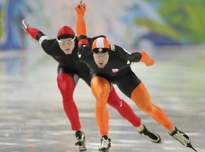 Голландский конькобежец выигрывает золото Ванкувера-2010