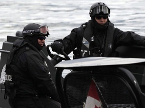 Полиция обыскивает Олимпийскую деревню