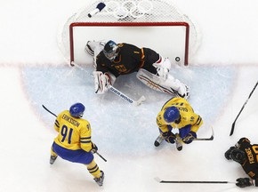 Хоккей: Швеция обыграла осторожных немцев