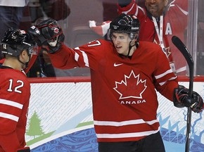 Хоккей: Канадцы громят Норвегию, США побеждает Нейтралов