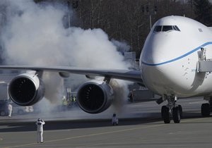 Новый Boeing 747-8 Jumbo совершил первый полет