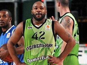 Суперліга: Будівельник перемагає Корабелів