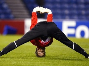 Вратарь Штутгарта справил малую нужду во время матча Лиги Чемпионов