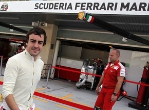 Алонсо впервые посетил базу Ferrari