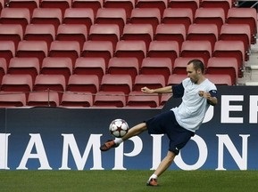 Барселона не пускает Иньесту в сборную