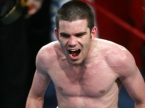 Данн уступил титул Чемпиона мира Кратиндаенгиму