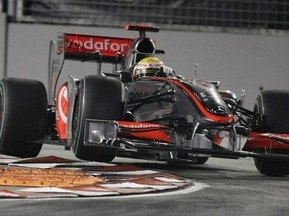 Авария с Баррикелло дарит поул Хэмилтону на Гран-при Сингапура