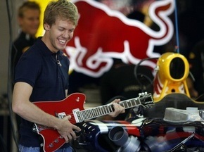 Гран-при Сингапура: Феттель стал первым во второй практике