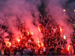 Динамо призывает болельщиков не жечь фаеры на стадионе