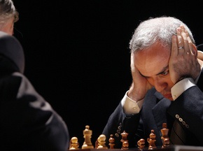 Сегодня Карпов и Каспаров сыграют друг с другом восемь раз