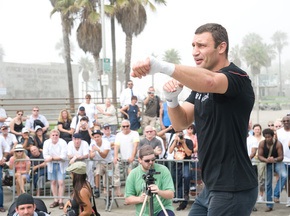 Виталий Кличко и Арреола провели открытую тренировку