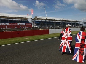 У 2010 році Гран-прі Великобританії і фінал ЧС з футболу пройдуть в один день