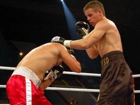 Нужненко переміг Кімсанбаєва технічним нокаутом