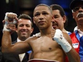 Бокс: Кальдерон победил Майола