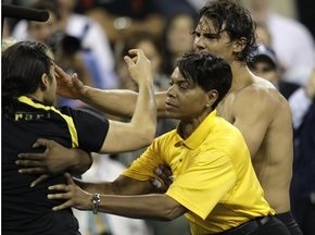 Полиция США арестовала болельщика, расцеловавшего Надаля