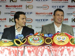 Братья Кличко получили награды от WBO