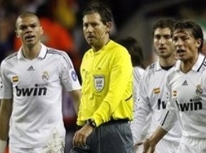 Барселону и Шахтер рассудит бельгиец