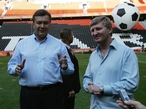 Янукович поблагодарил Ахметова за Донбасс-Арену