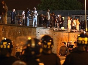 Футбольные фанаты устроили массовые беспорядки в Лондоне