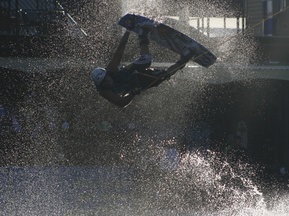 Фотогалерея: Лови волну