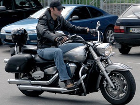 Шовковський приїхав на мотоциклі на презентацію нової форми