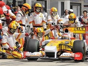 Стюарды отстранили Renault от Гран-при Европы, команда подала протест