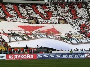 Болельщики ЦСКА сожгли спартаковский баннер для дерби