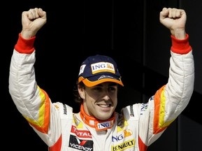 Алонсо: Мы уступаем в скорости Red Bull