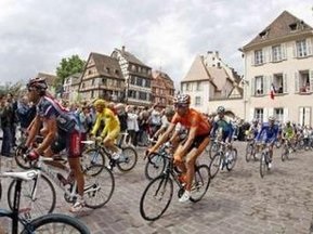 Глядачка Тур Де Франс загинула під колесами поліцейського мотоцикла