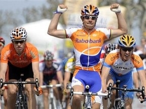 Учасників Тур Де Франс обстріляли з повітря