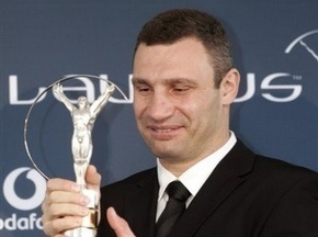 Поєдинок Кличко - Хей пройде на футбольному стадіоні