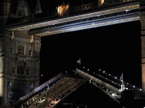 Австралійський райдер здійснив стрибок над Тауерським мостом