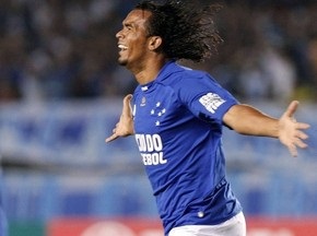 Арбитр показал красную карточку бразильскому футболисту на 15 секунде матча