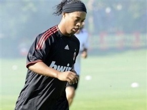 Милан недоволен формой Роналдиньо