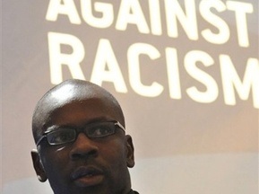 УЄФА дозволив рефері зупиняти матч через прояви расизму
