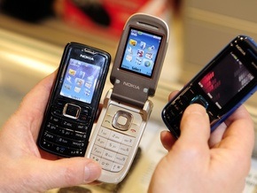 Продажи телефонов Nokia упали на треть