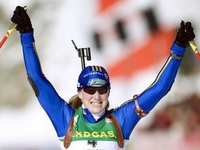 Пхенчхан-2009: Молодая звезда шведского биатлона Хелена Йонссон победила в гонке преследования