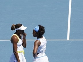 Australian Open: Сестры Уильямс вышли в четвертьфинал