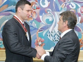 Ющенко наградил Кличко орденом