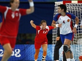 Норвежские гандболистки выигрывают олимпийское золото