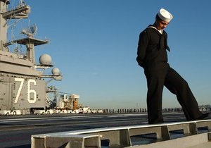 Менее грубо: Флот США перестанет издавать приказы большими буквами