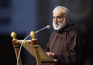 Проповедник Папы сравнил критику в адрес церкви с  коллективным насилием  в отношении евреев
