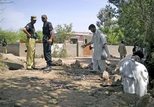Более 40 человек стали жертвами двух взрывов в Пакистане