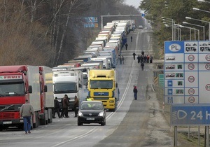 На польско-украинской границе микроавтобус с украинцами врезался в фуру: есть жертвы