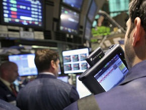 Рынки: Акции растут, несмотря на падение гривны