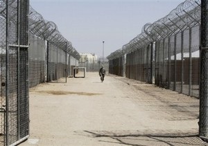 Осужденного за издевательства над иракскими заключенными американца освободили досрочно