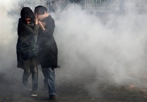 Иранская полиция разогнала оппозиционеров слезоточивым газом
