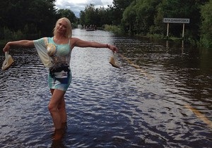 Фотосессия Волочковой на фоне наводнения разгневала блогеров