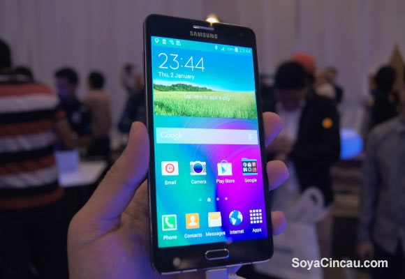Samsung представил свой самый тонкий смартфон Samsung представил свой самый тонкий смартфон