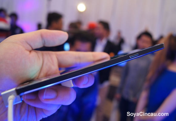 Samsung представил свой самый тонкий смартфон Samsung представил свой самый тонкий смартфон